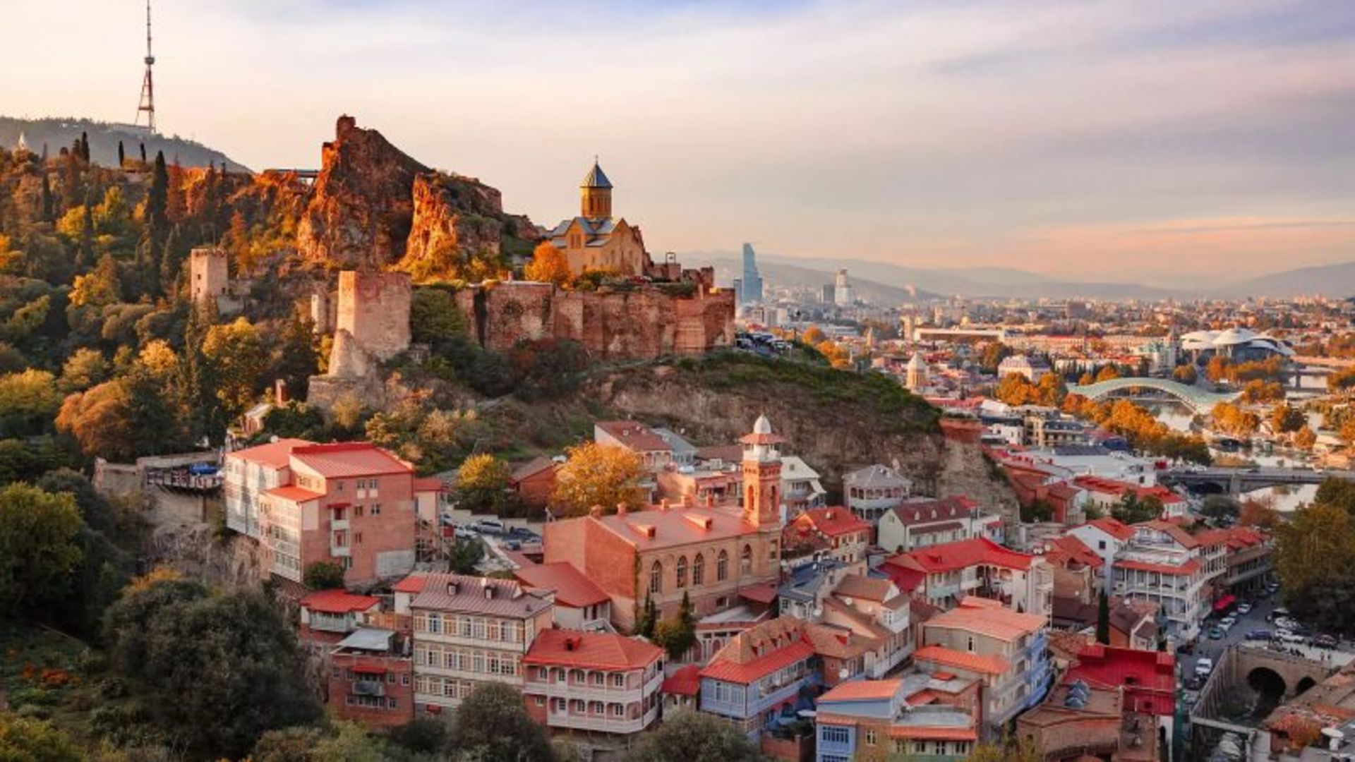 Resideial buildings and the nature of Tbilisi