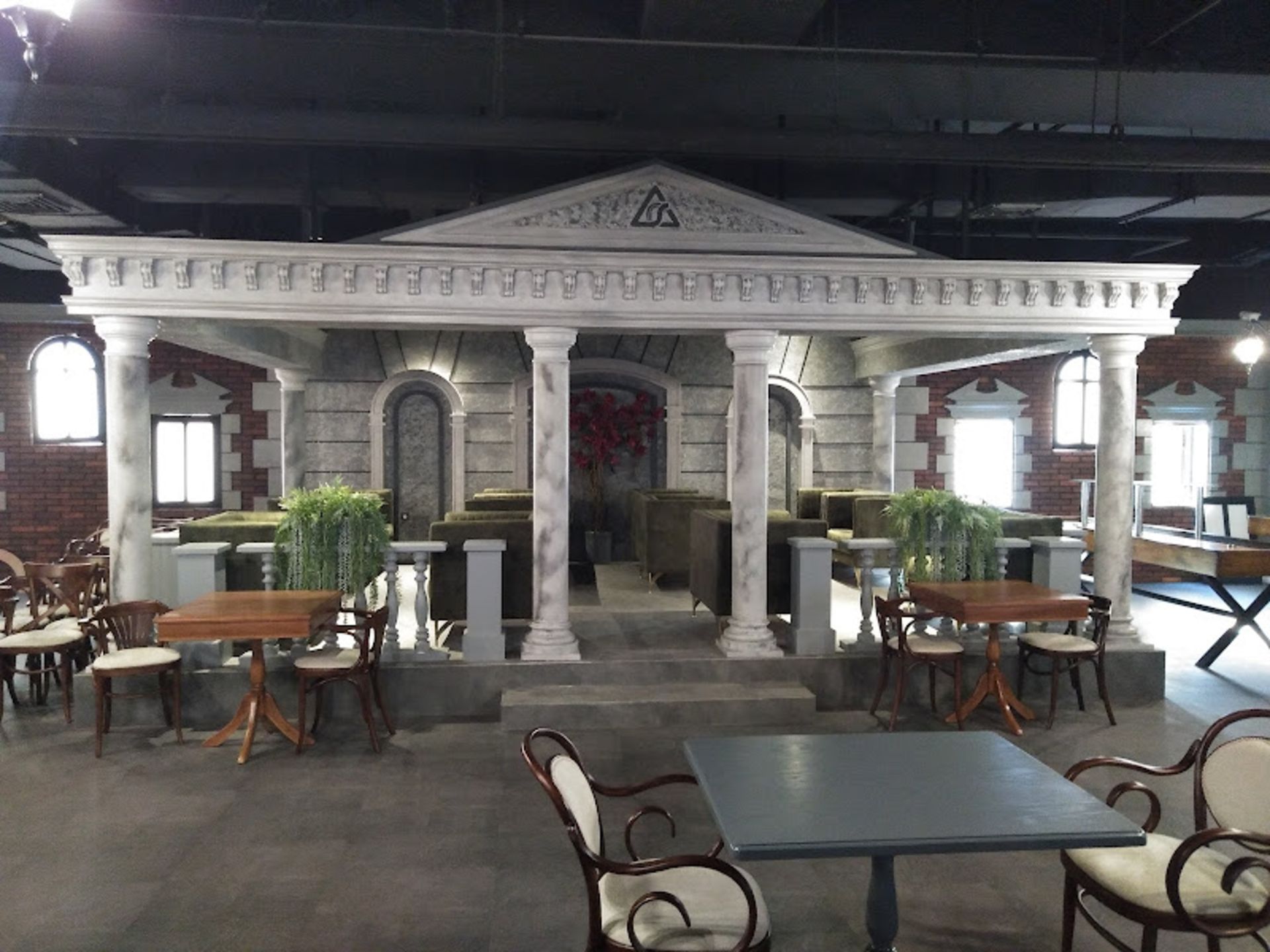 The ierior of the Cafe Game