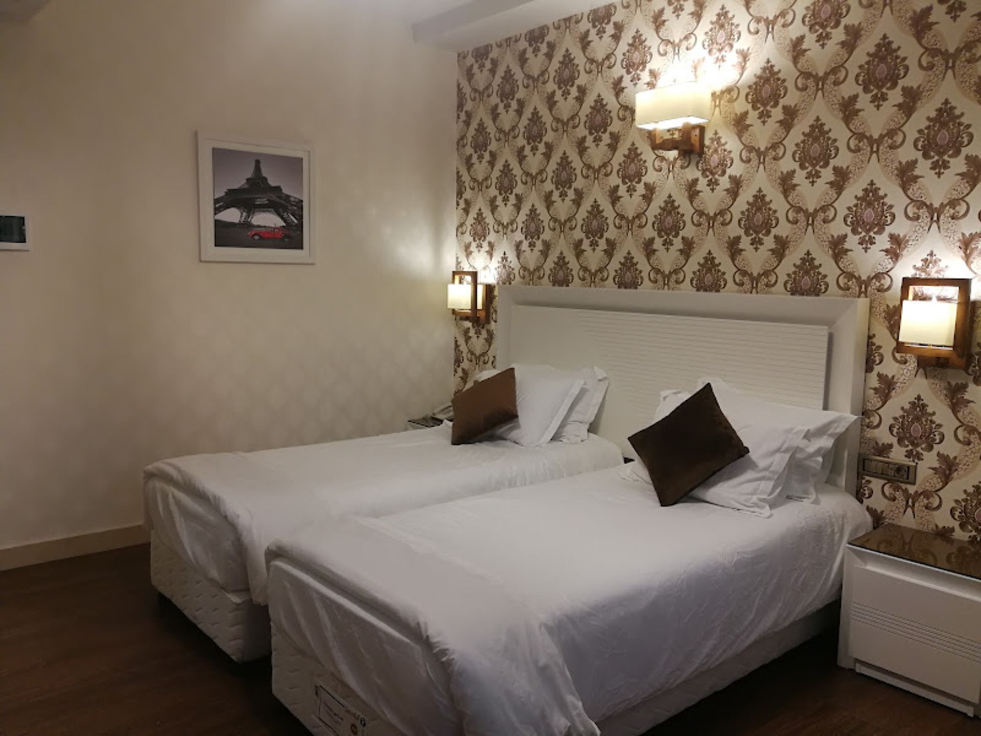 The ierior of the two -board room of the Iriano Hotel