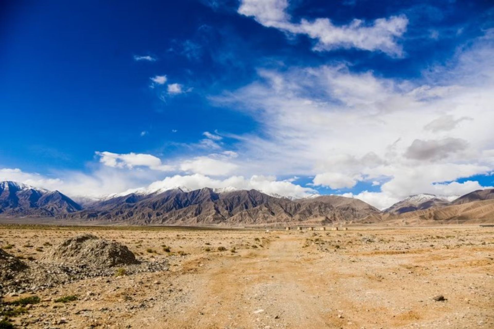 The landscape of the mouains in the desert 