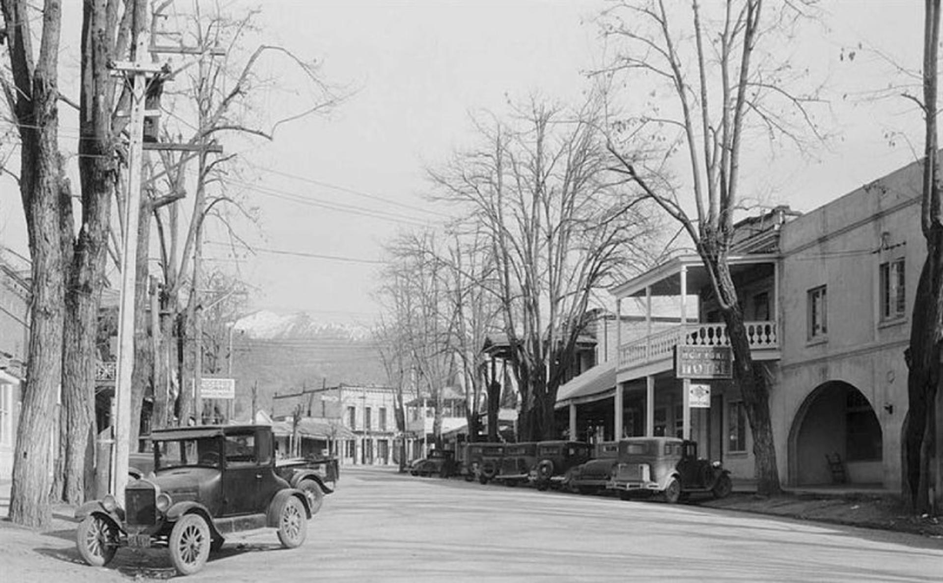 An old image of cars and buildings on the main street of Virwille 
