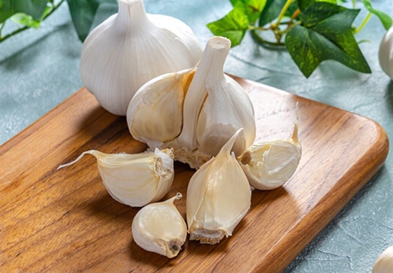 Properties of eating raw garlic at night before bedtime