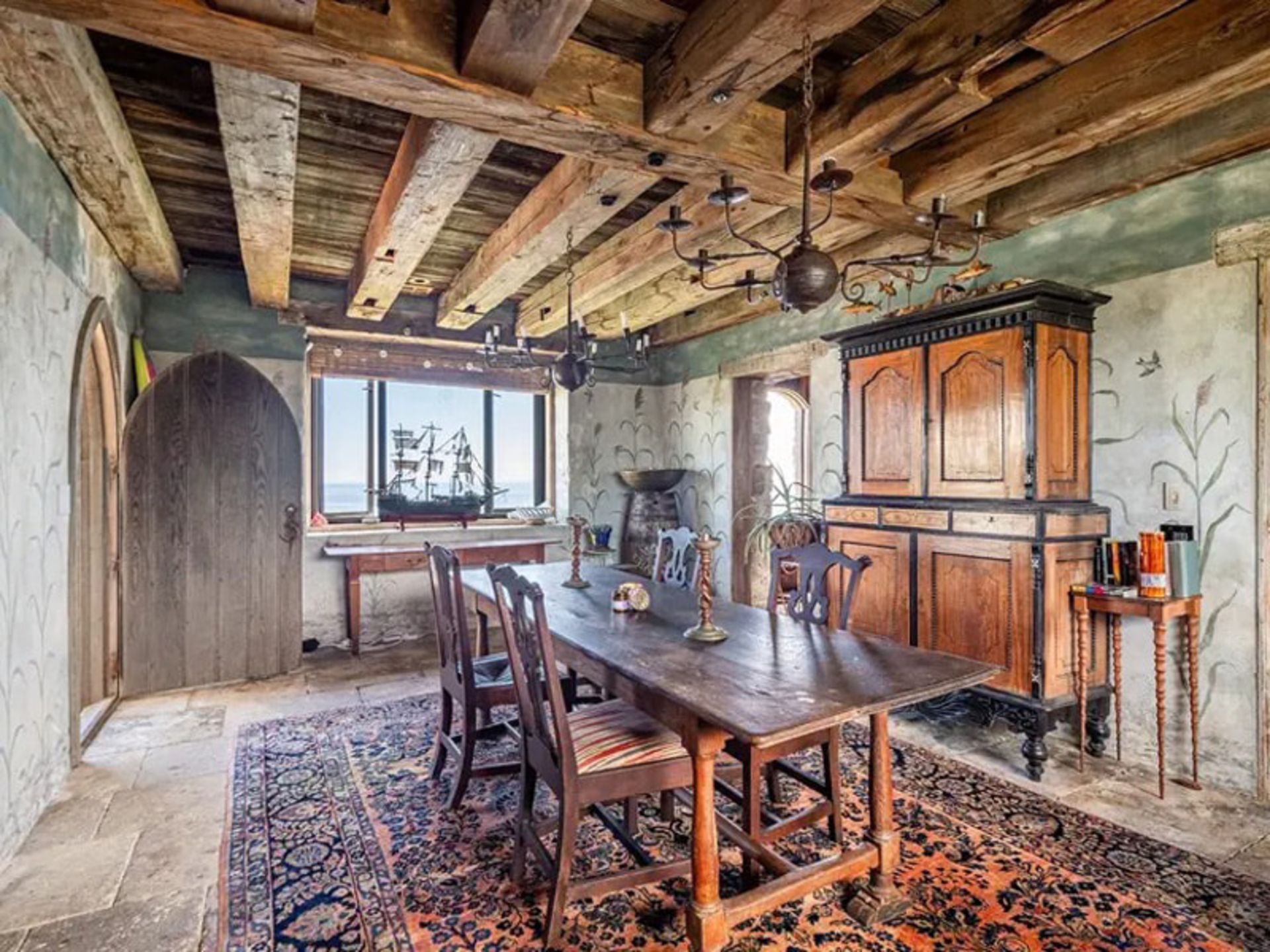 Dining table in the Moawak Stone Mansion Hall