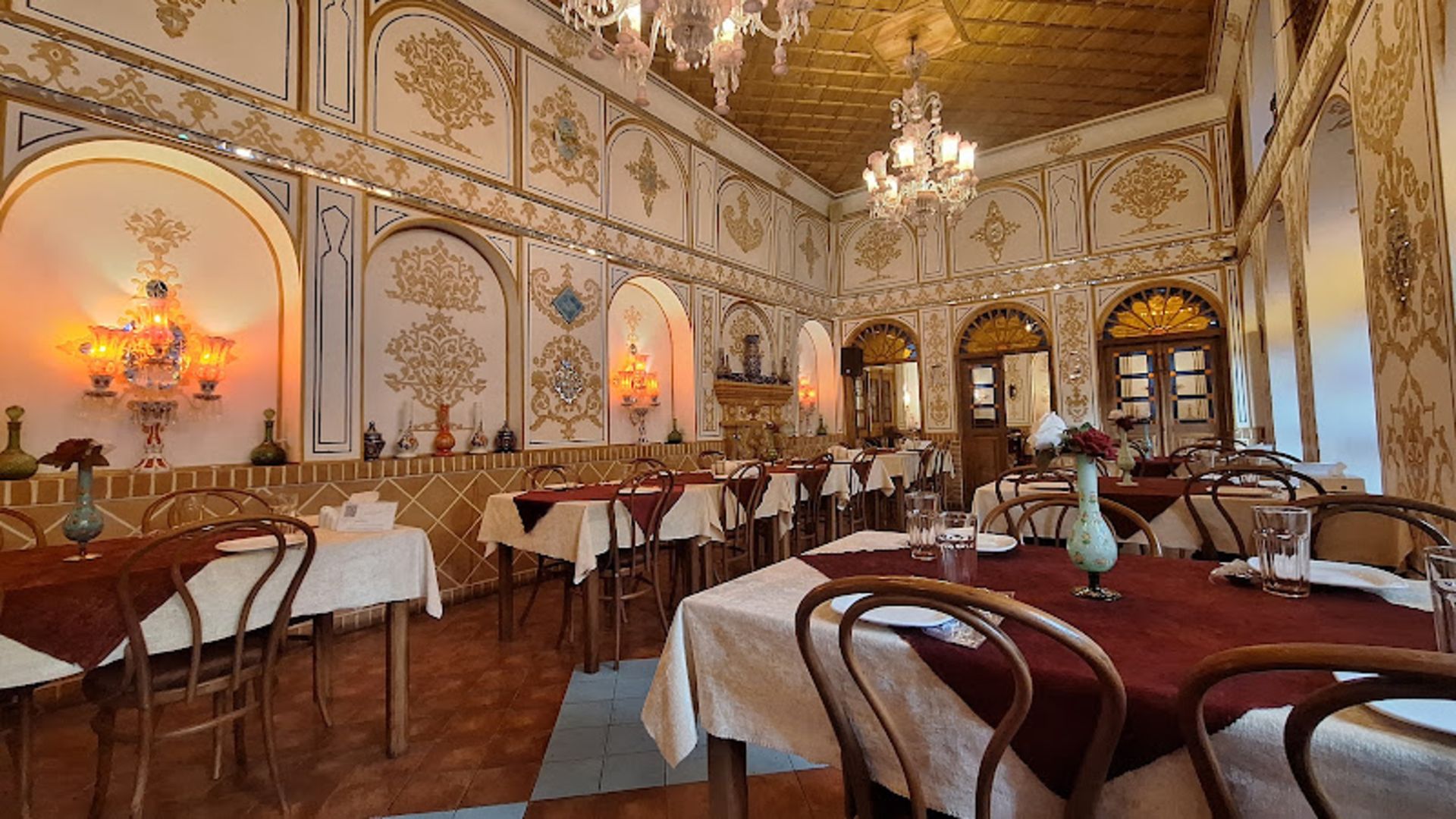 Tarang Restaura in Isfahan Historical House