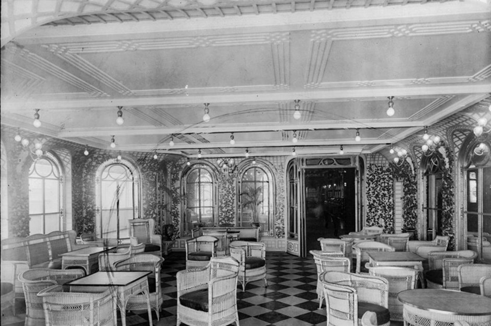 Waranda's ierior design on the Titanic ship