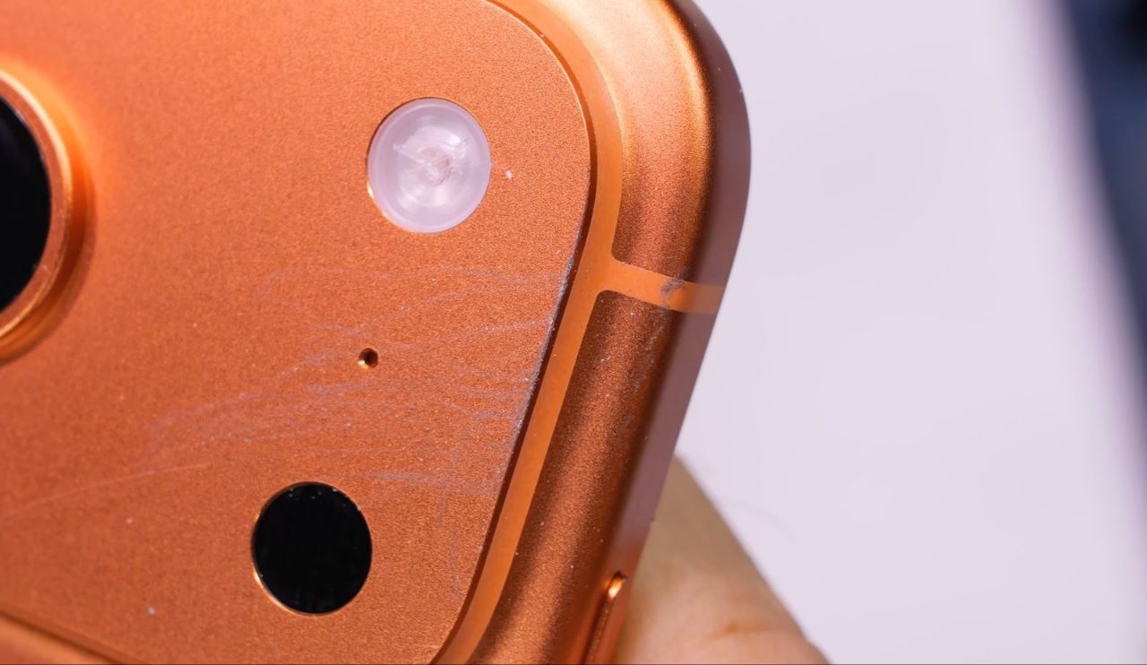 Apple has responded to the iPhone 5's scratches - Digino