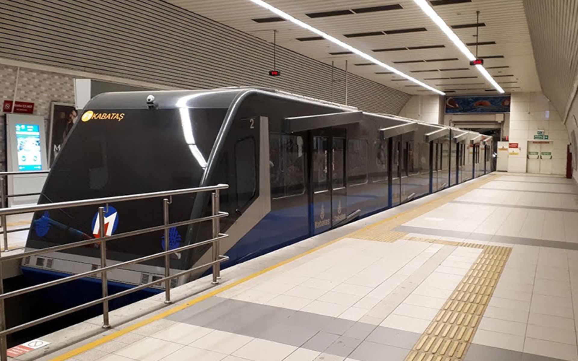 Train at the Kabatash metro station