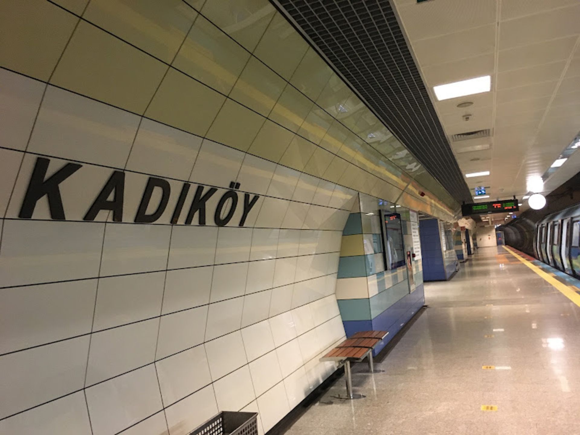 The ierior of the Kadiko Metro Station 