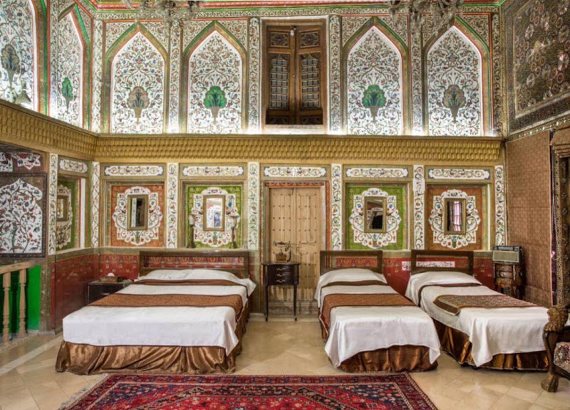 Walls paied in the Aique Malek al -Tajjar Hotel Room