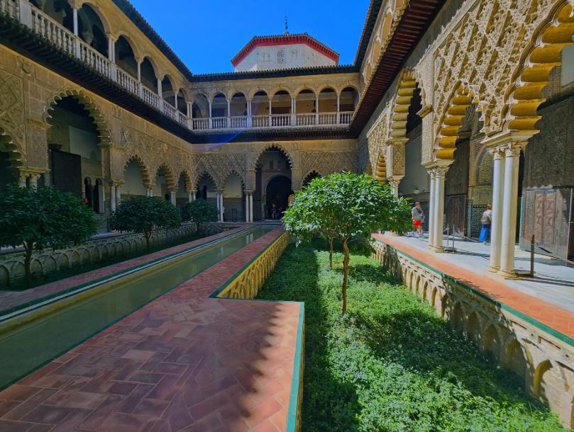 Alcazar Palace: Spain's most amazing historical attraction