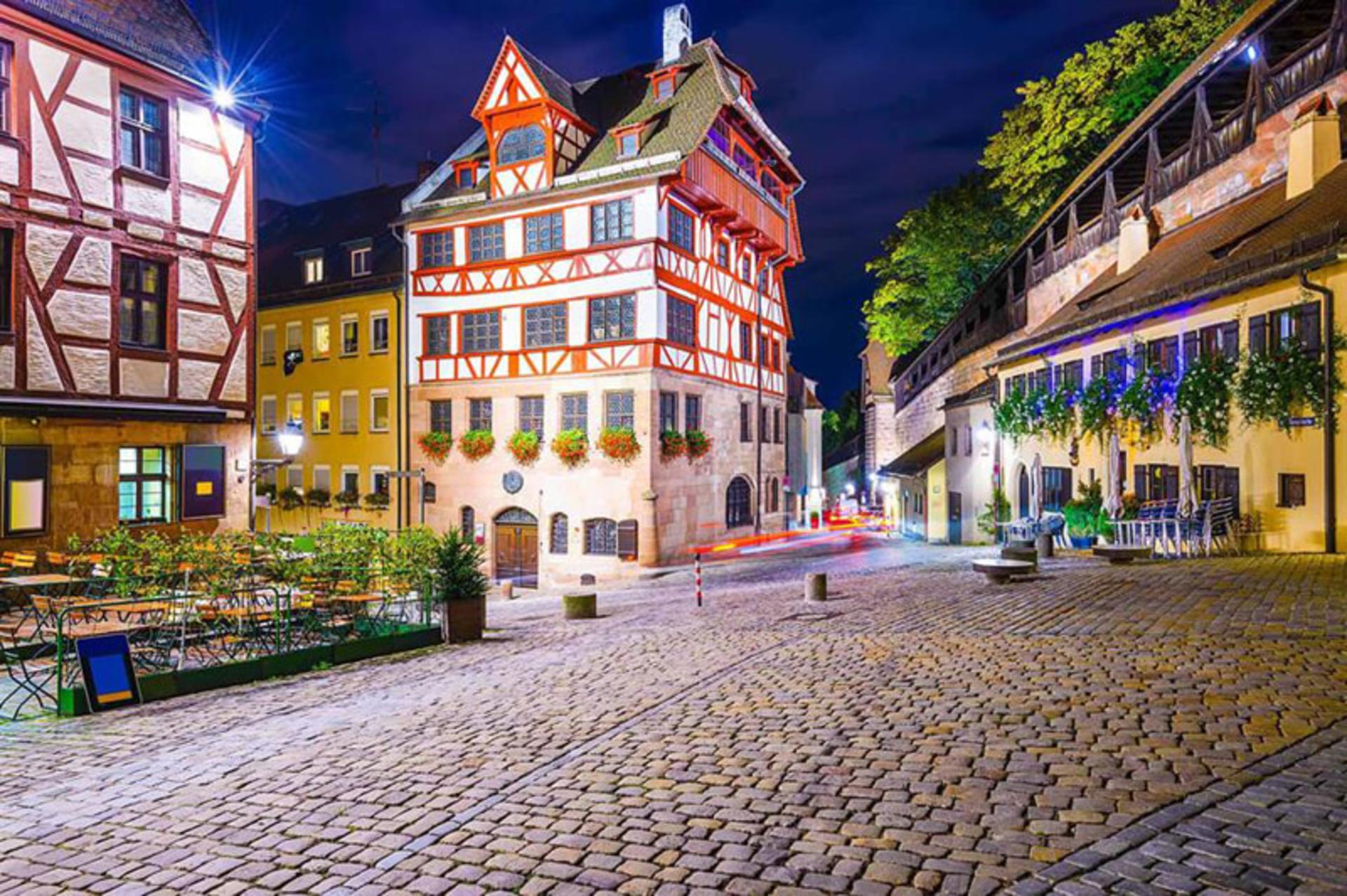 Reconstructed German paier with red wood decorating on Nuremberg Night