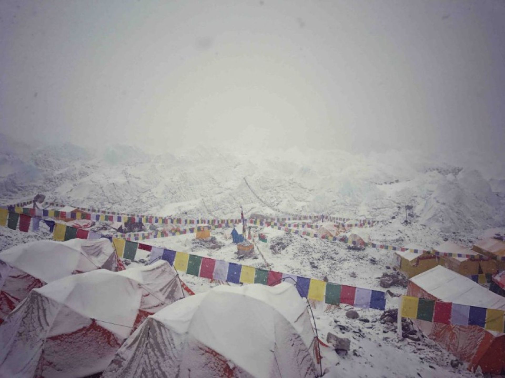 Snowfall on Mou Everest