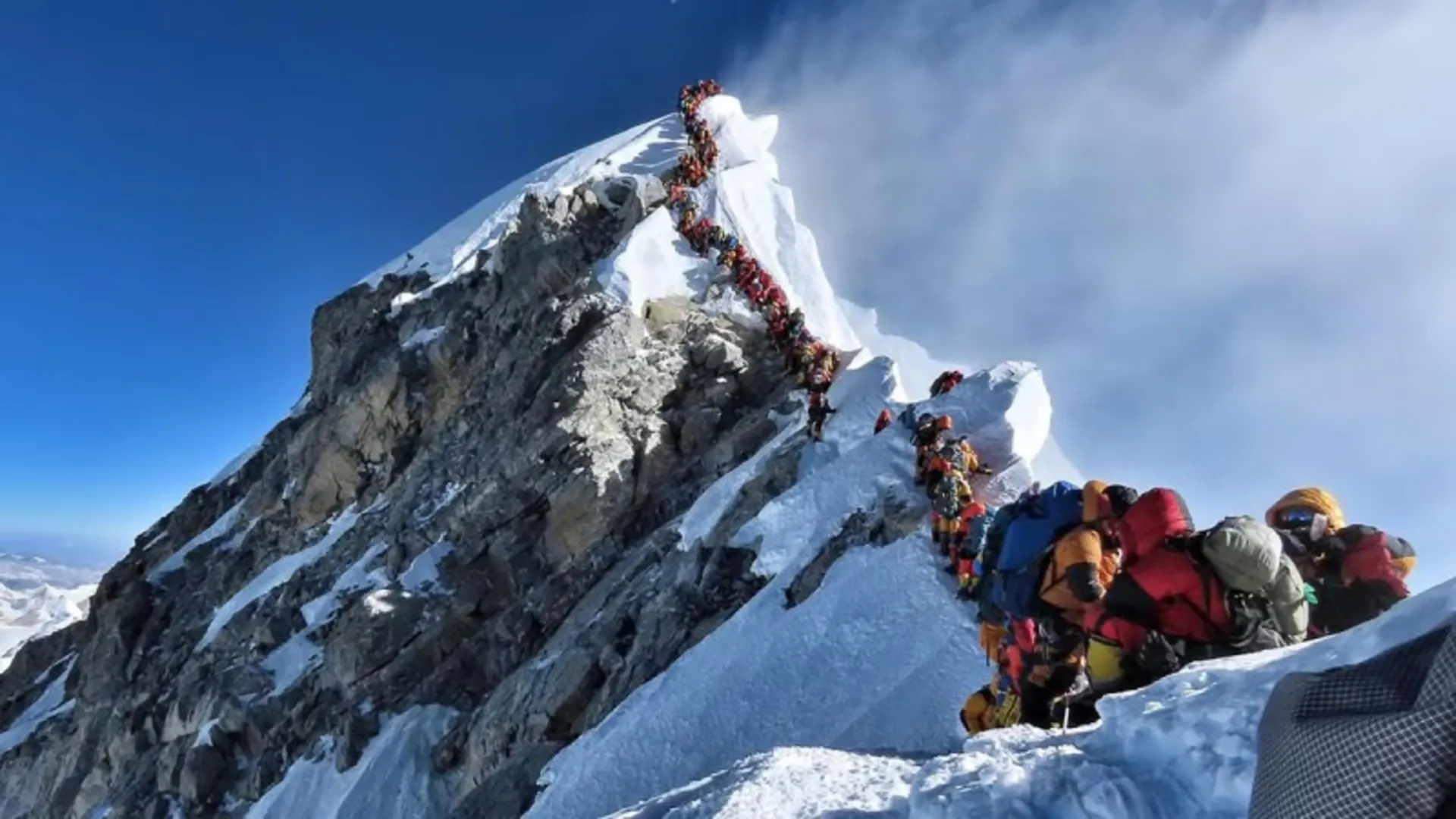 Long queue of climbers in Mou Everest