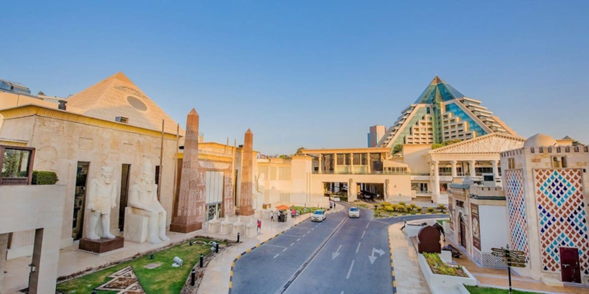 Architecture of Wafi Shopping Ceer Under the Sunshine