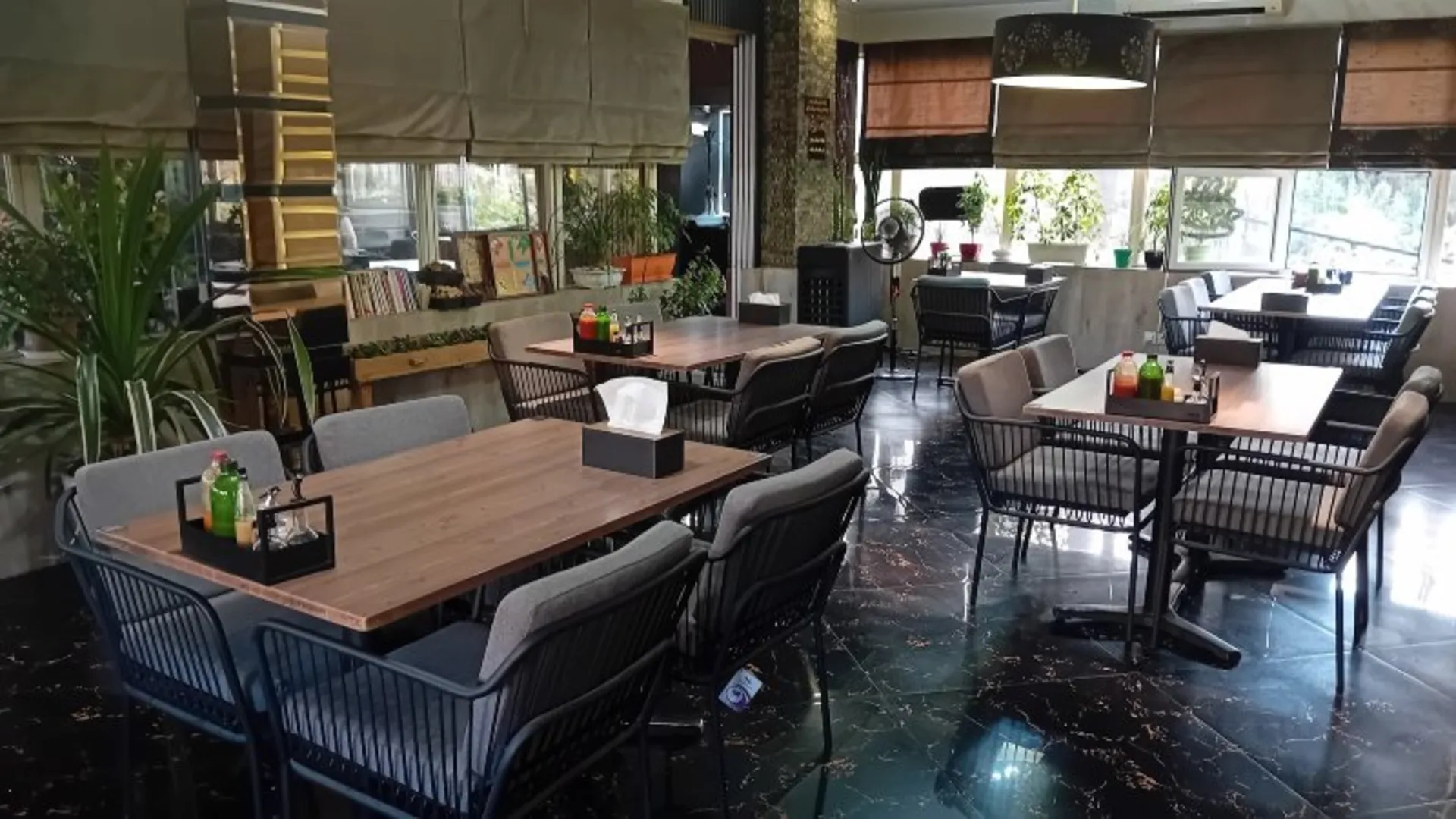 Lawon Restaura Cafe Hall
