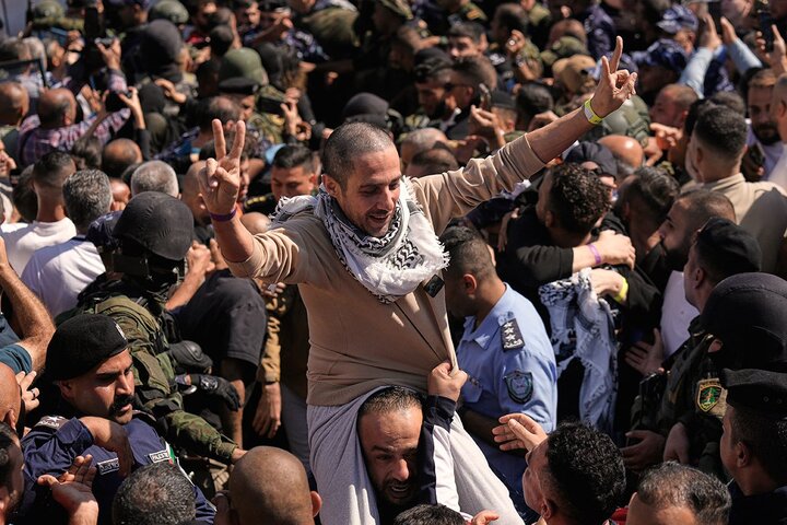 Welcoming Palestinian -free prisoners of cameras; Celebration of Victory + Photo