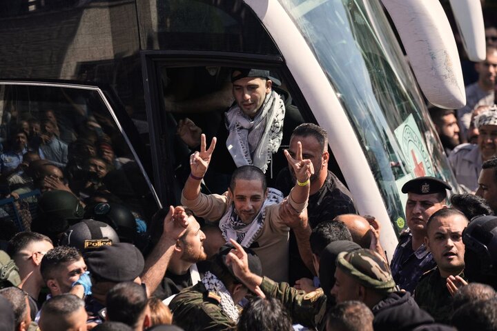 Welcoming Palestinian -free prisoners of cameras; Celebration of Victory + Photo