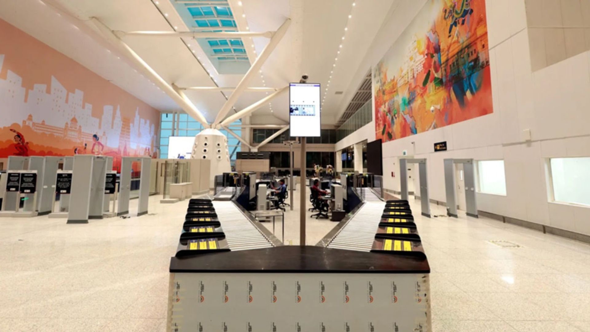 Baggage conveyor belt at Indira Gandhi Airport, New Delhi