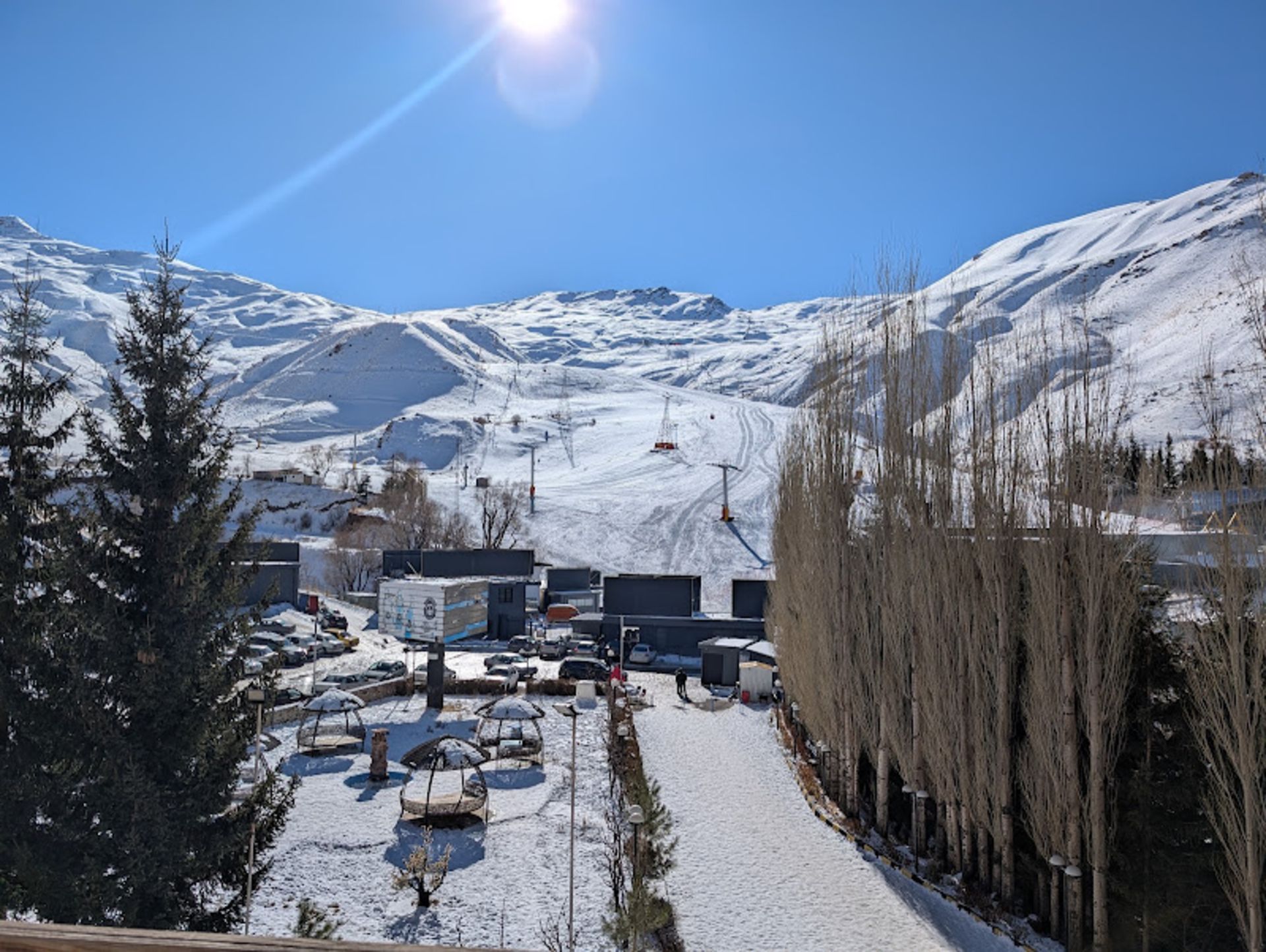 The snowy nature of the seveh station in the resort cable car