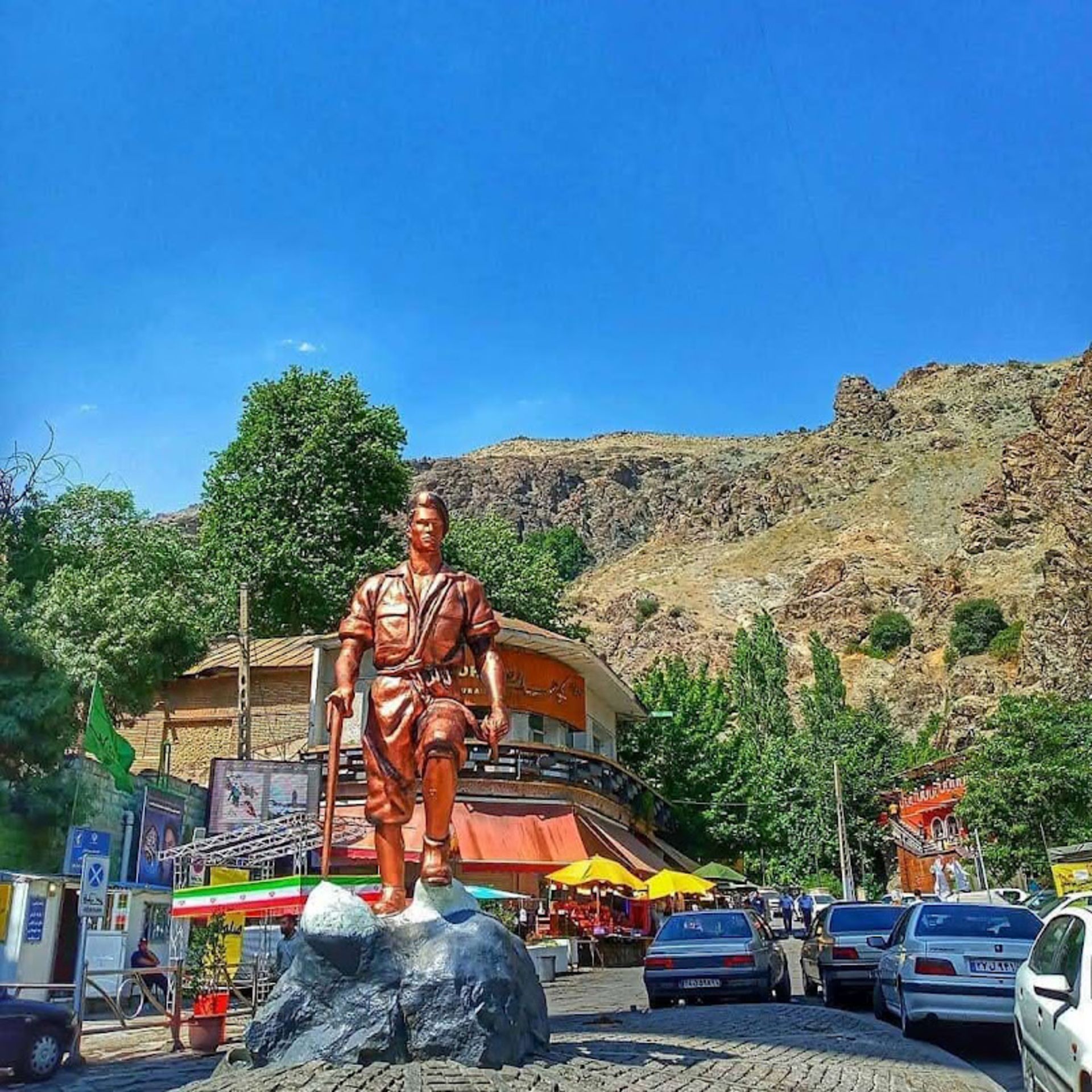The statue of the mouaineer in Sarband square