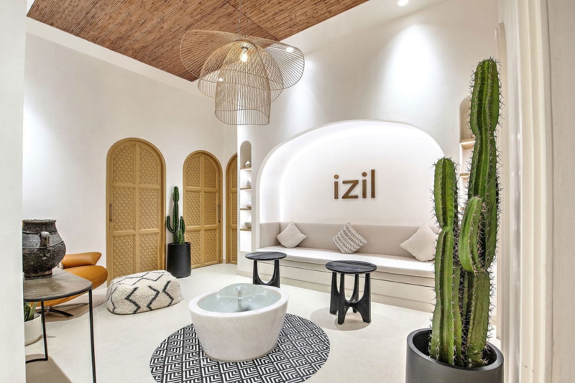 Interaction hall with staff at Izil Spa