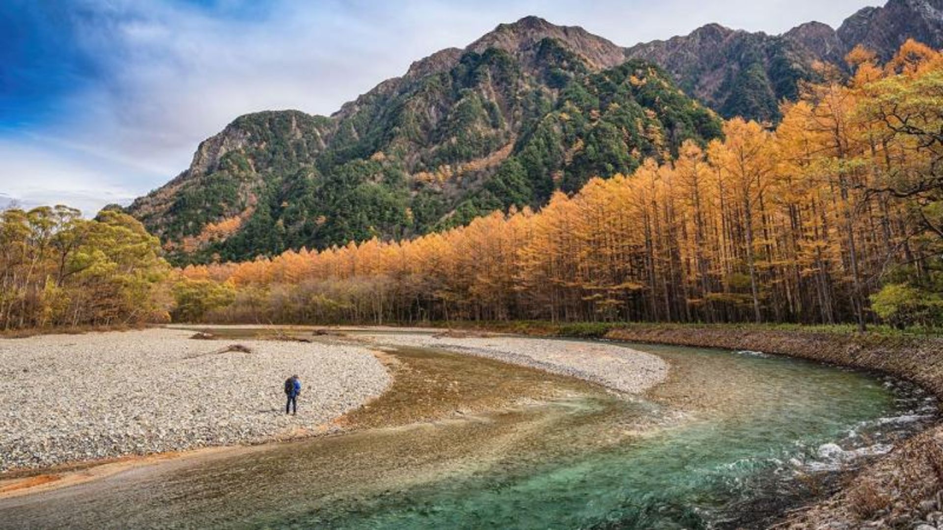 Autumn nature of Japanese Kamykuchi Valley