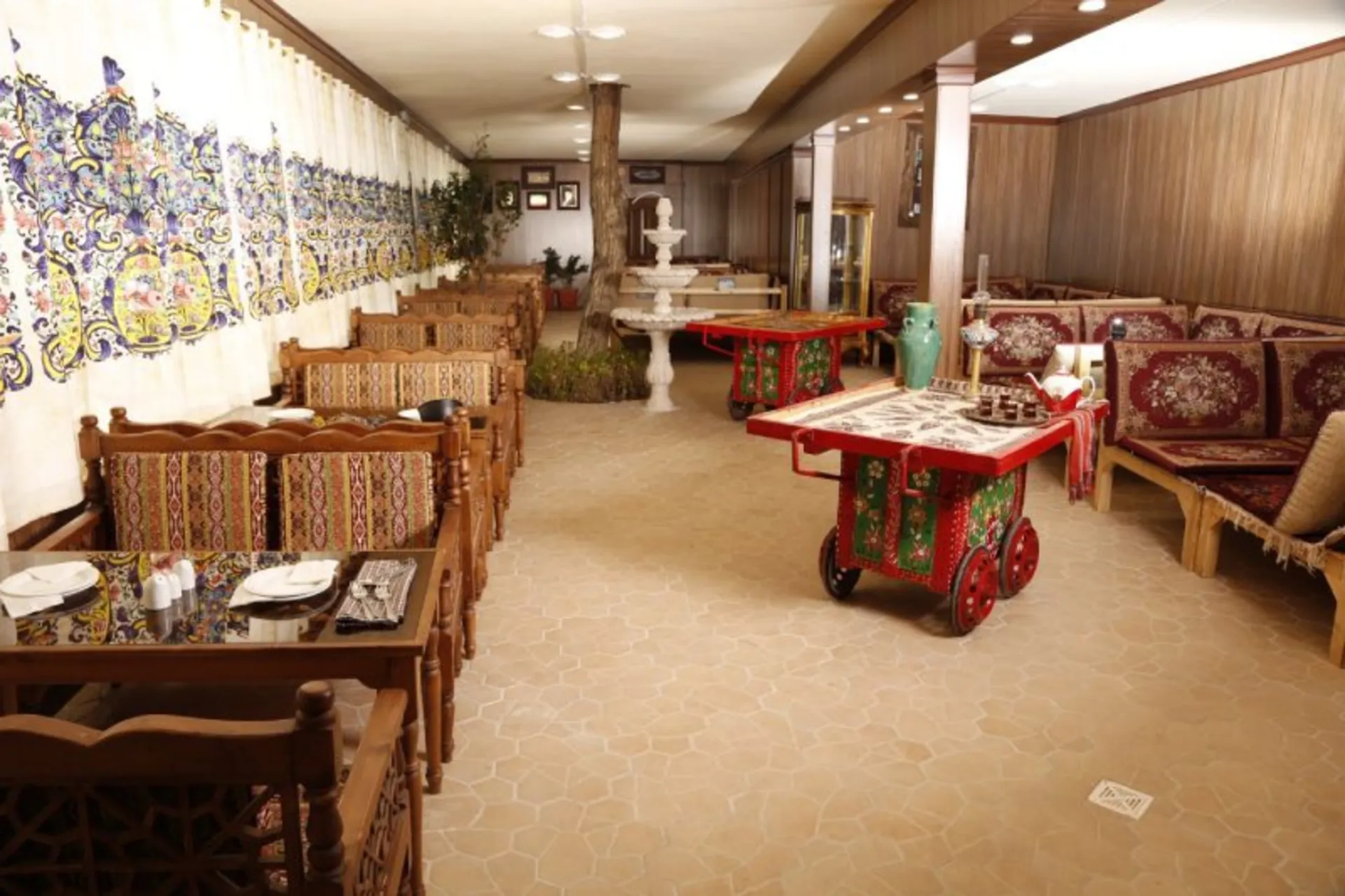 Biston Farhzad restaura hall
