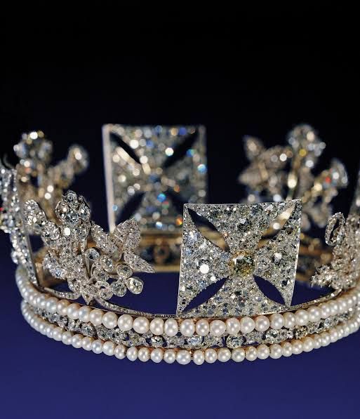 10 most expensive royal crowns and jewels in the world - diginoy