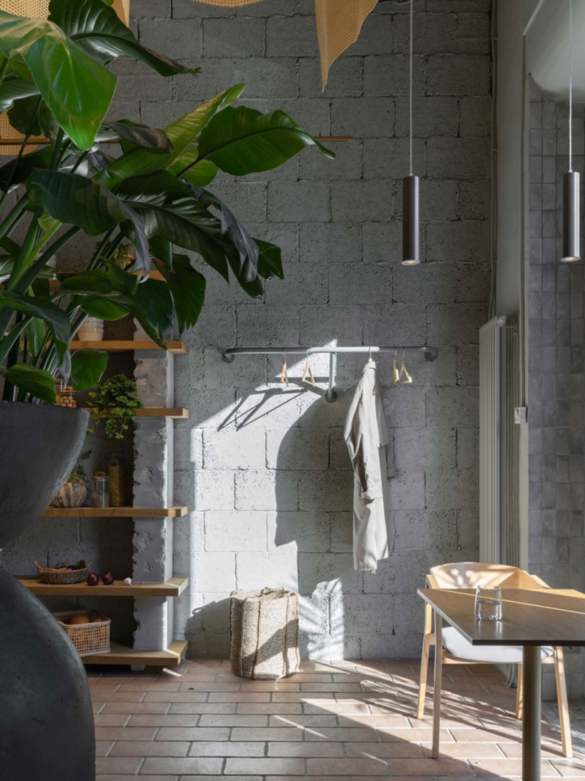 Landi cafe table and chairs