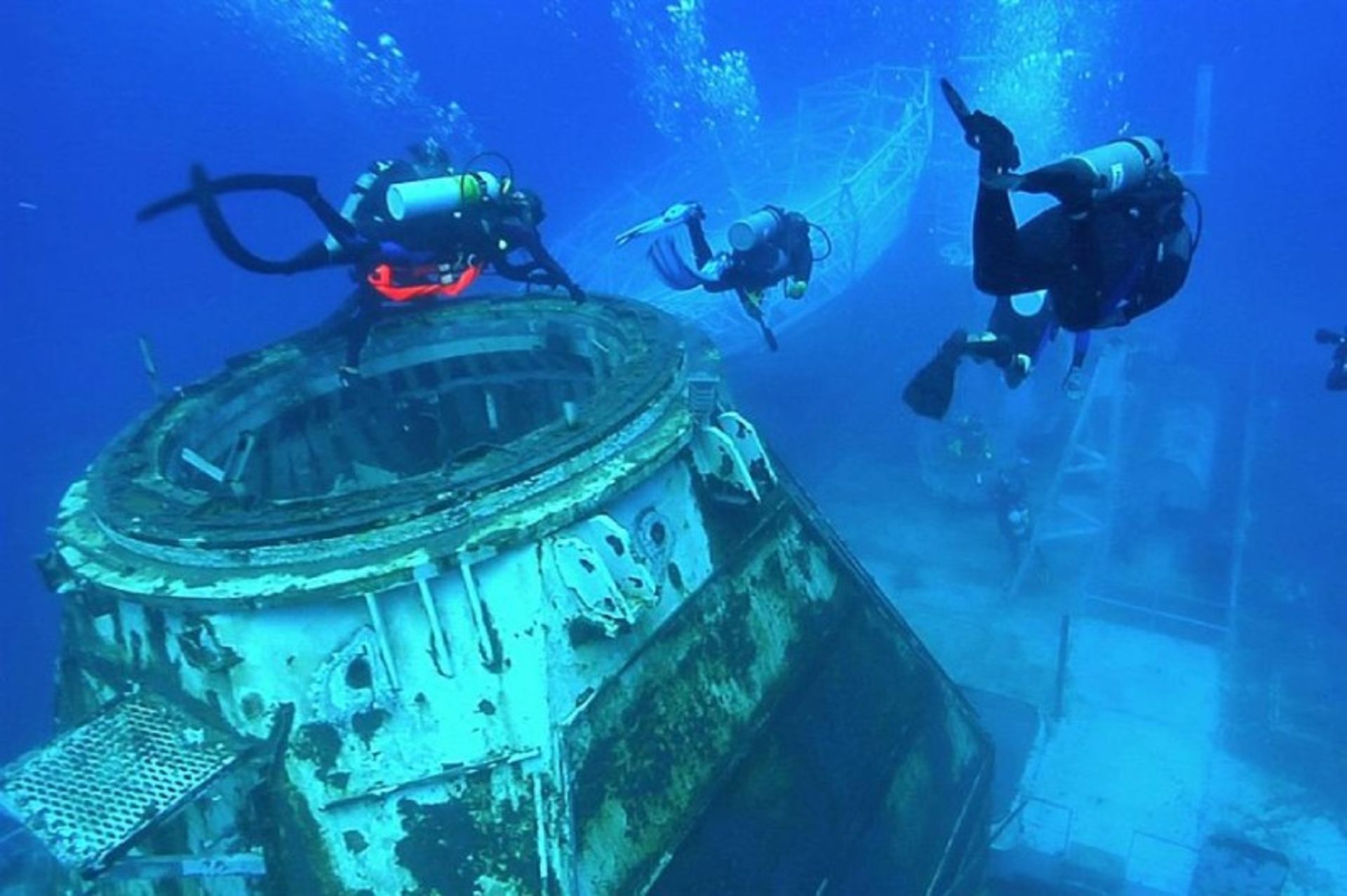 Divers near a shipwreck in Florida