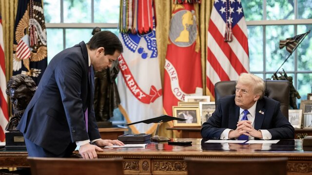Trump's possible conversation with Maduro; Political maneuver or change of strategy?