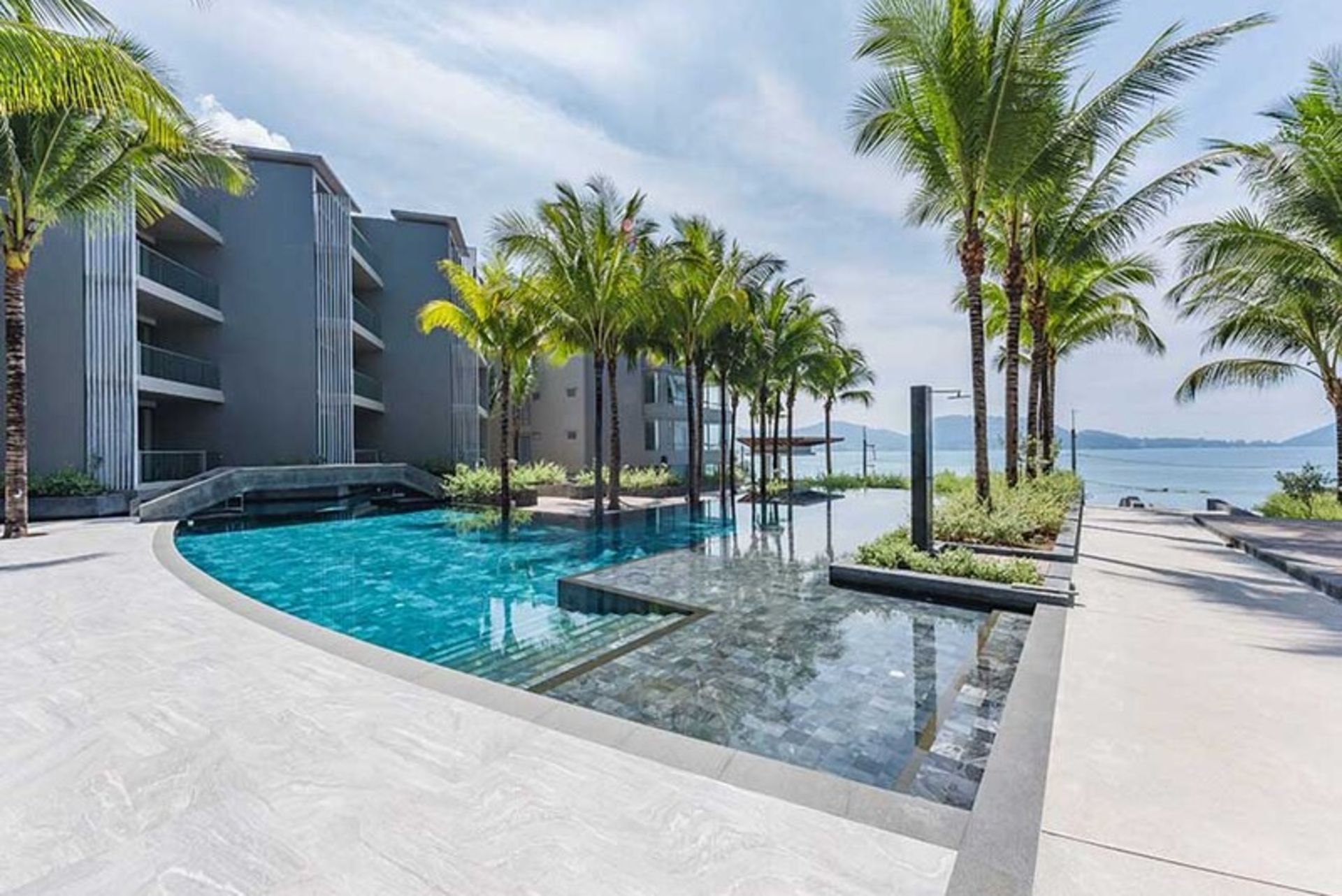 The outdoor pool of Ocean Fro Beach Resort and Spa Hotel  
