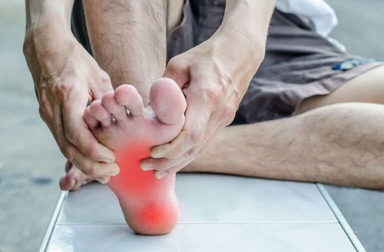 Cause of right heel pain