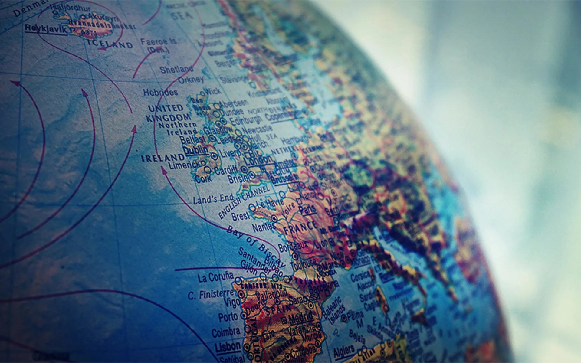 Travel routes on a spherical world map
