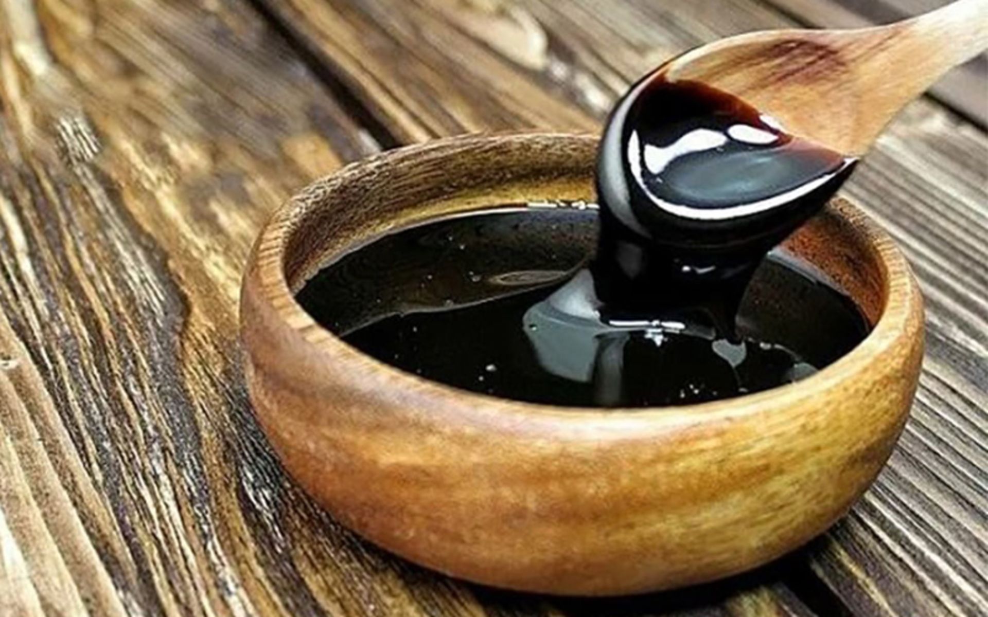 A bowl of Marivan Gezo juice