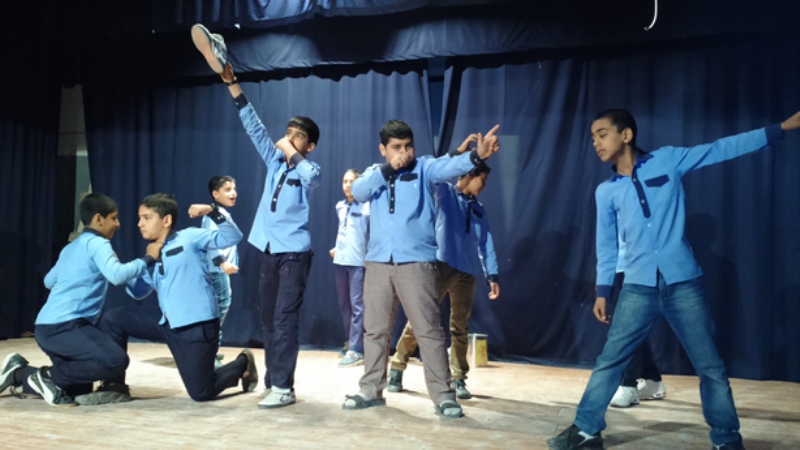 The text of a humorous short play for elemeary and middle school boys