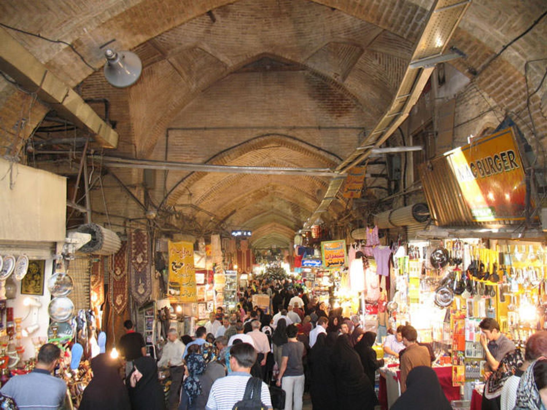 The passage of people in Hamedan traditional market