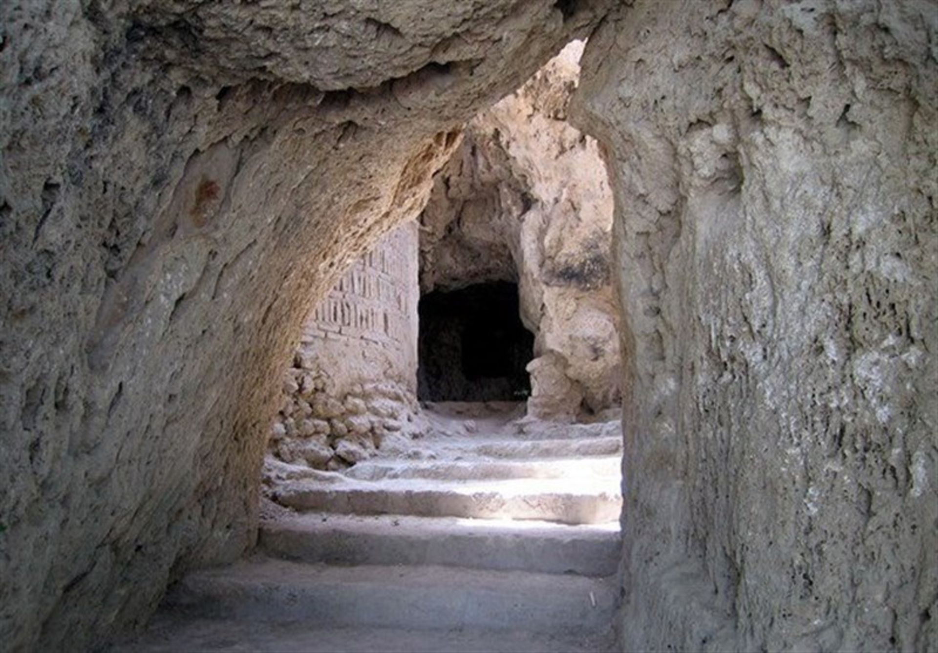 The stairs inside the cave of Raees Niaser Kashan