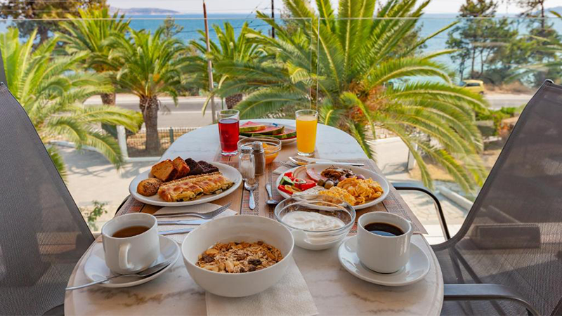 What is the difference between AL and UAL hotels in Aalya, Turkey?