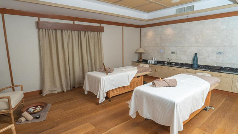 What is the difference between AL and UAL hotels in Aalya, Turkey?