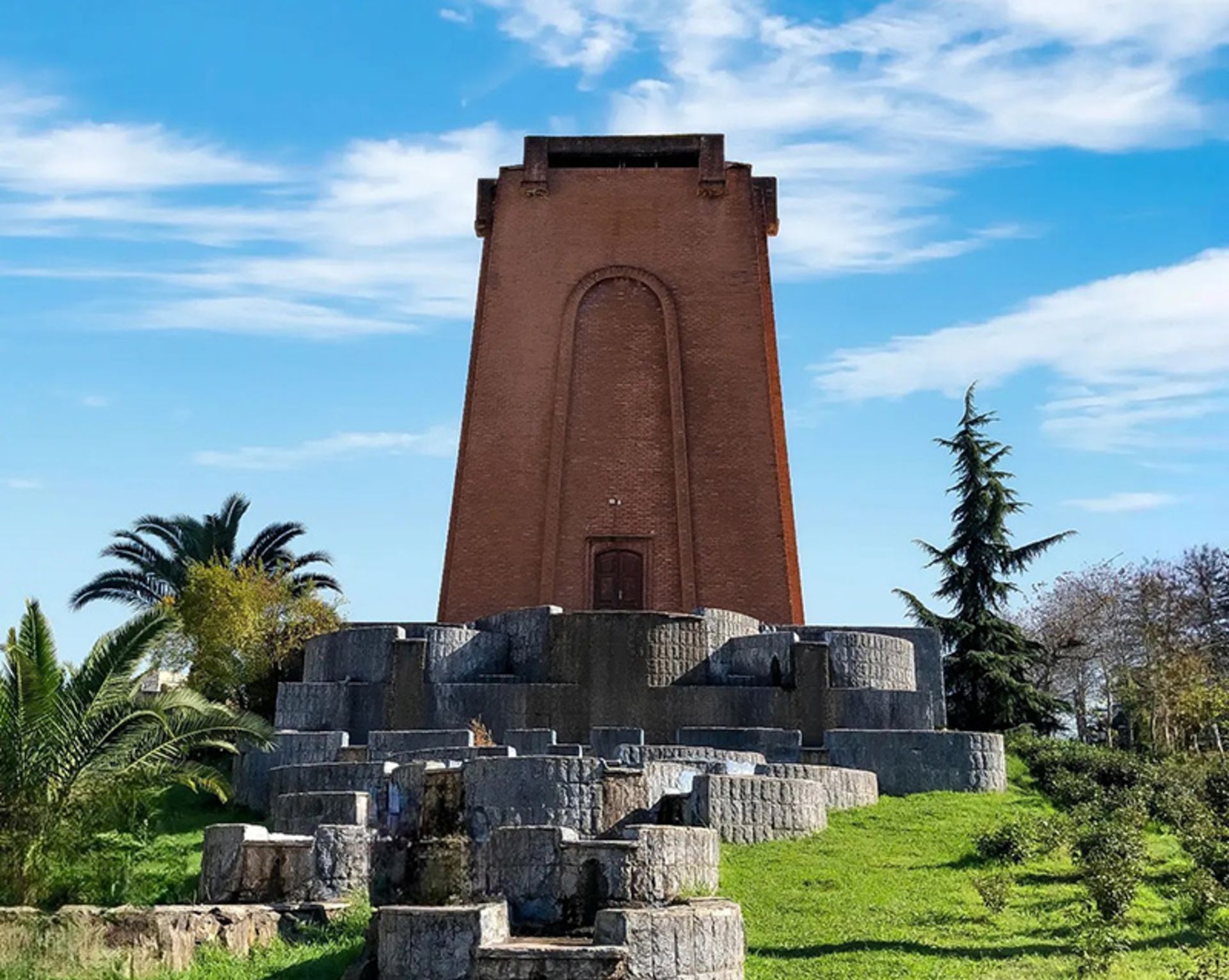 The green space in fro of Kashif al-Sultaneh's tomb (Iranian Tea Museum)