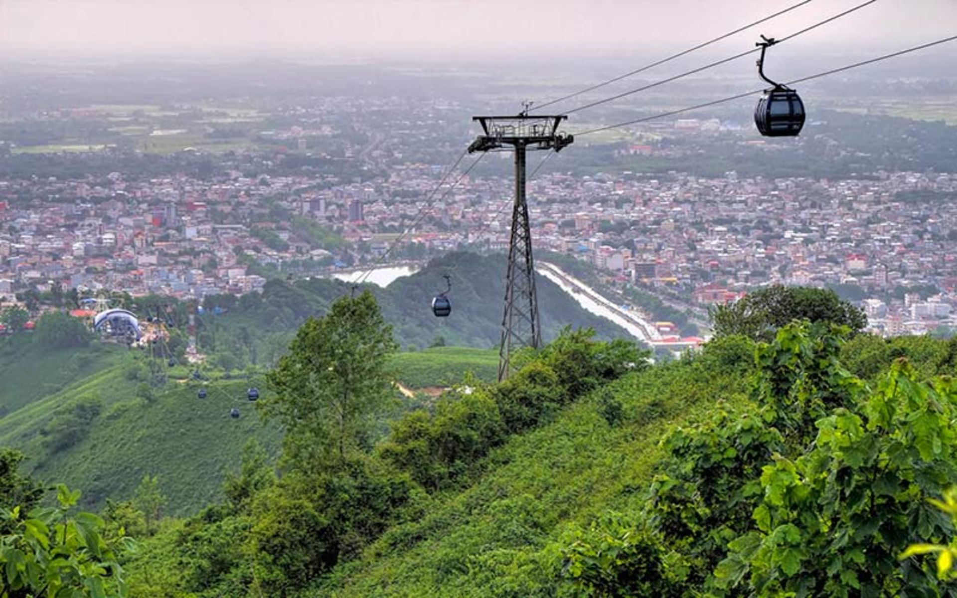 Lahijan cable car above Satan Mouain