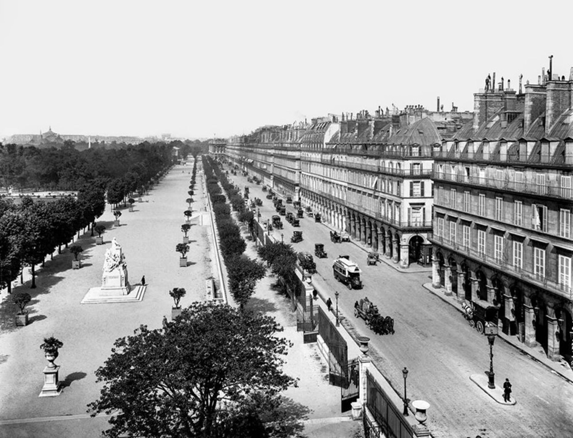 Basic urban apartmes on a boulevard