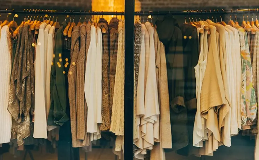 The difference between outlet and stock and second-hand clothes