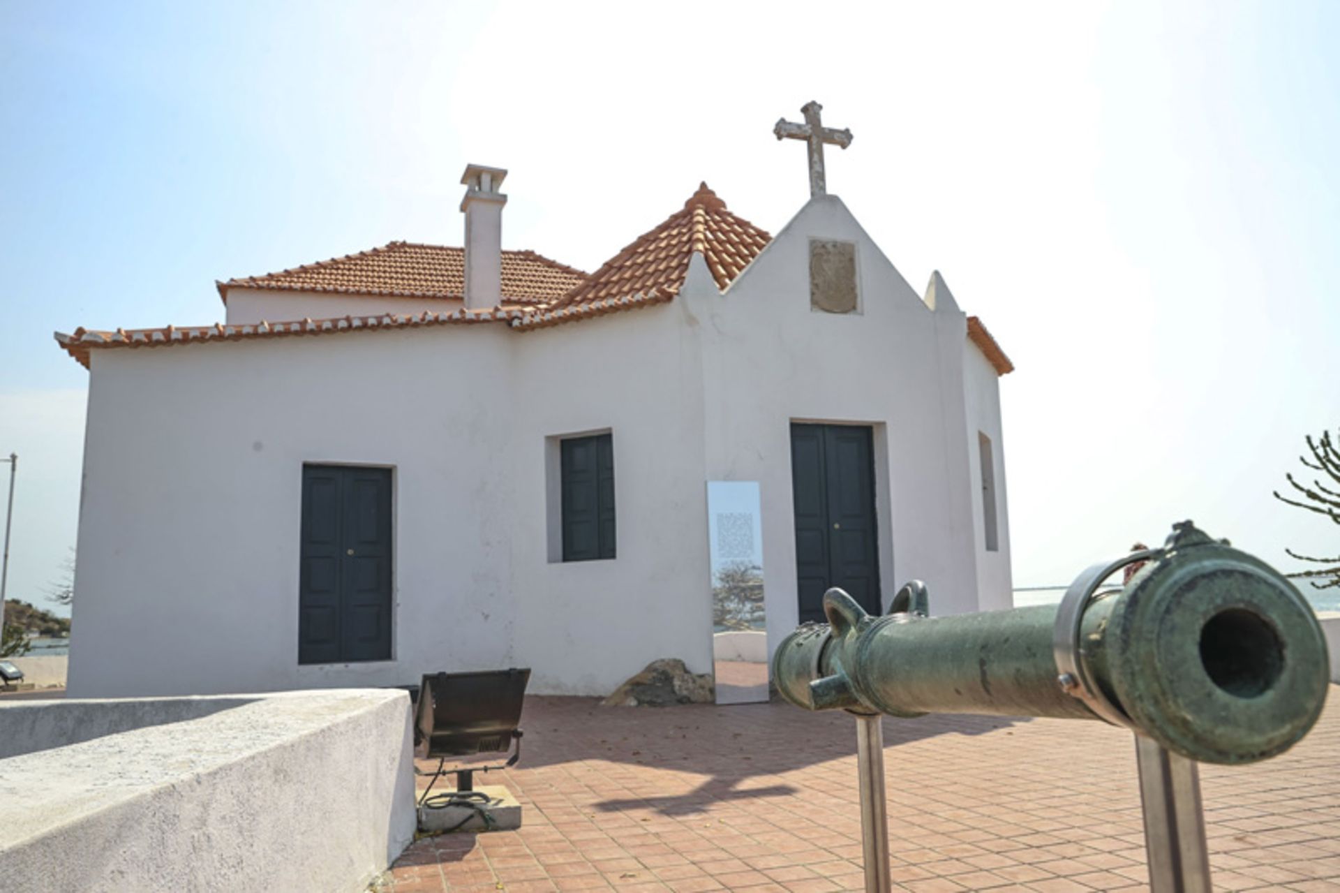 War cannon in fro of the Angolan Slavery Museum building