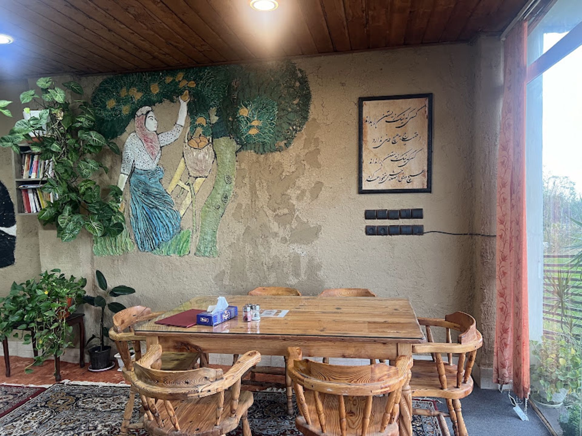 The traditional ierior of Setara Su Tenkaben restaura