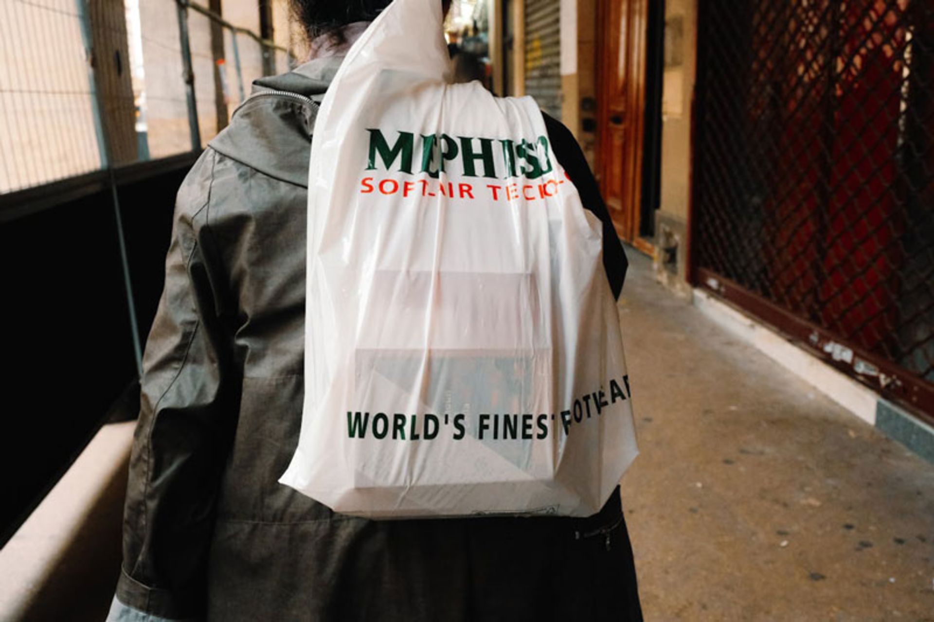 Carrying plastic bags in resideial areas