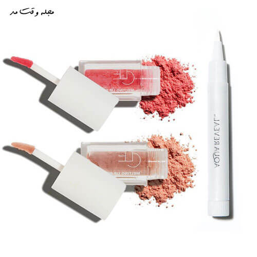 Powder lipstick is applied directly as a powder or mixed with a creamy texture to make it easier to apply.