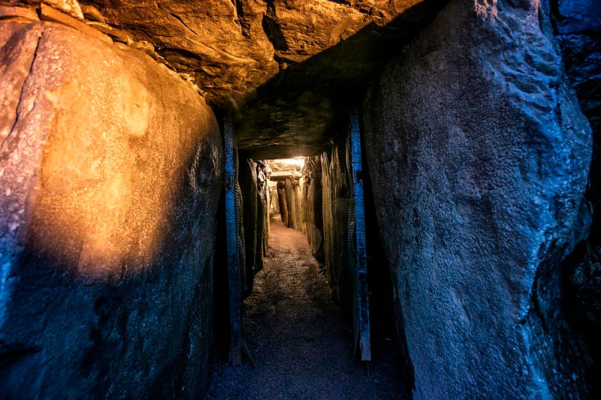 Narrow Newgrange Pass with massive boulders 