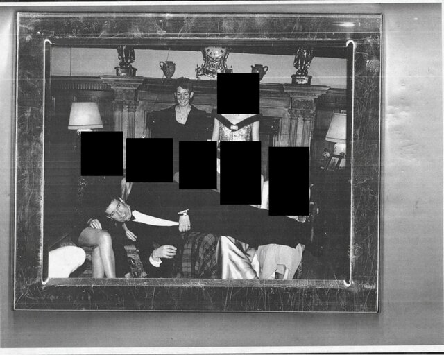 The US Departme of Justice released a collection of confideial documes of Jeffrey Epstein
